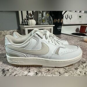 brand new, worn once. size-9.5.